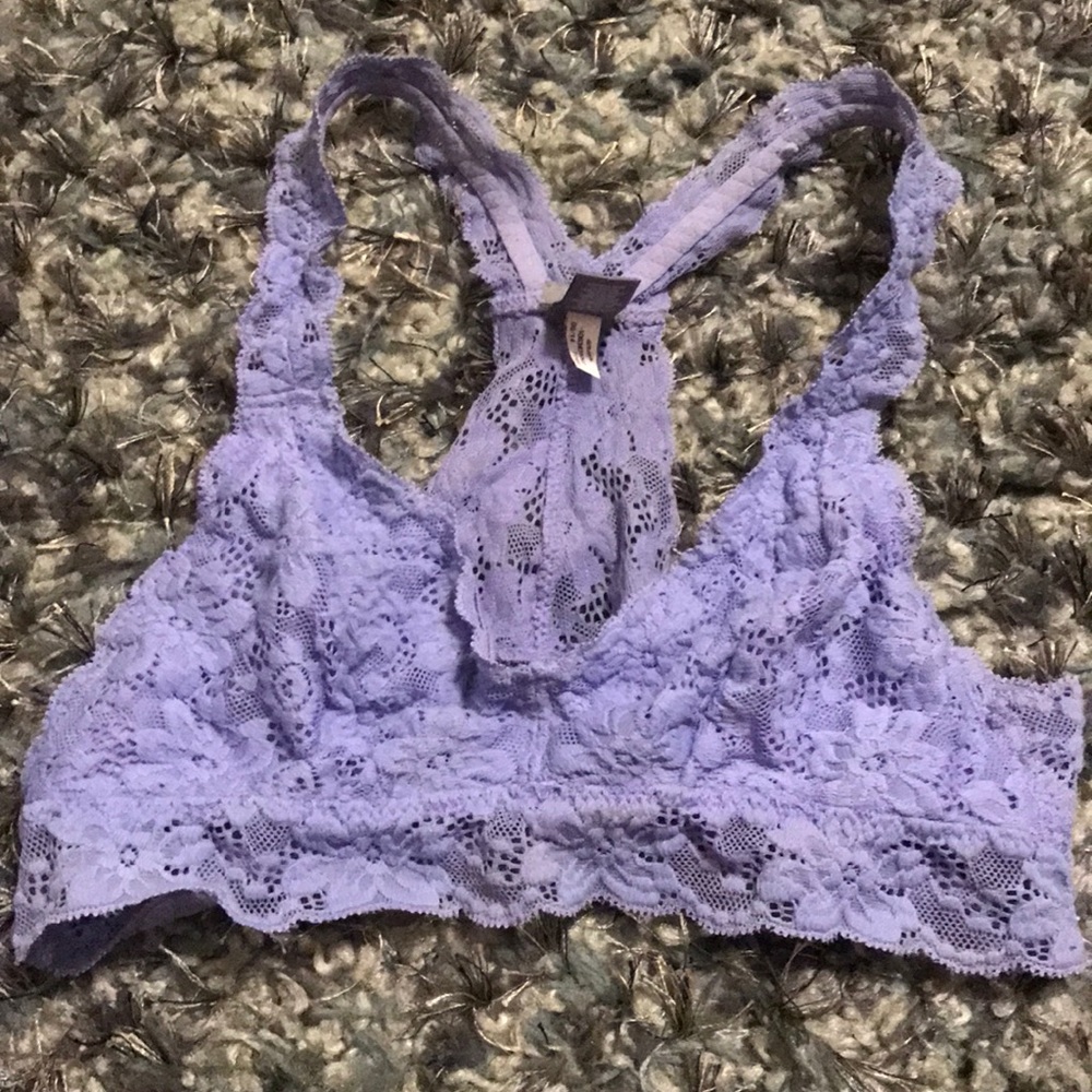 AERIE beakers size small-great condition